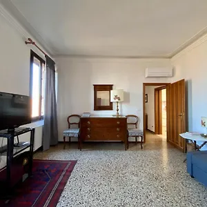 Calle San Giacomo Venice